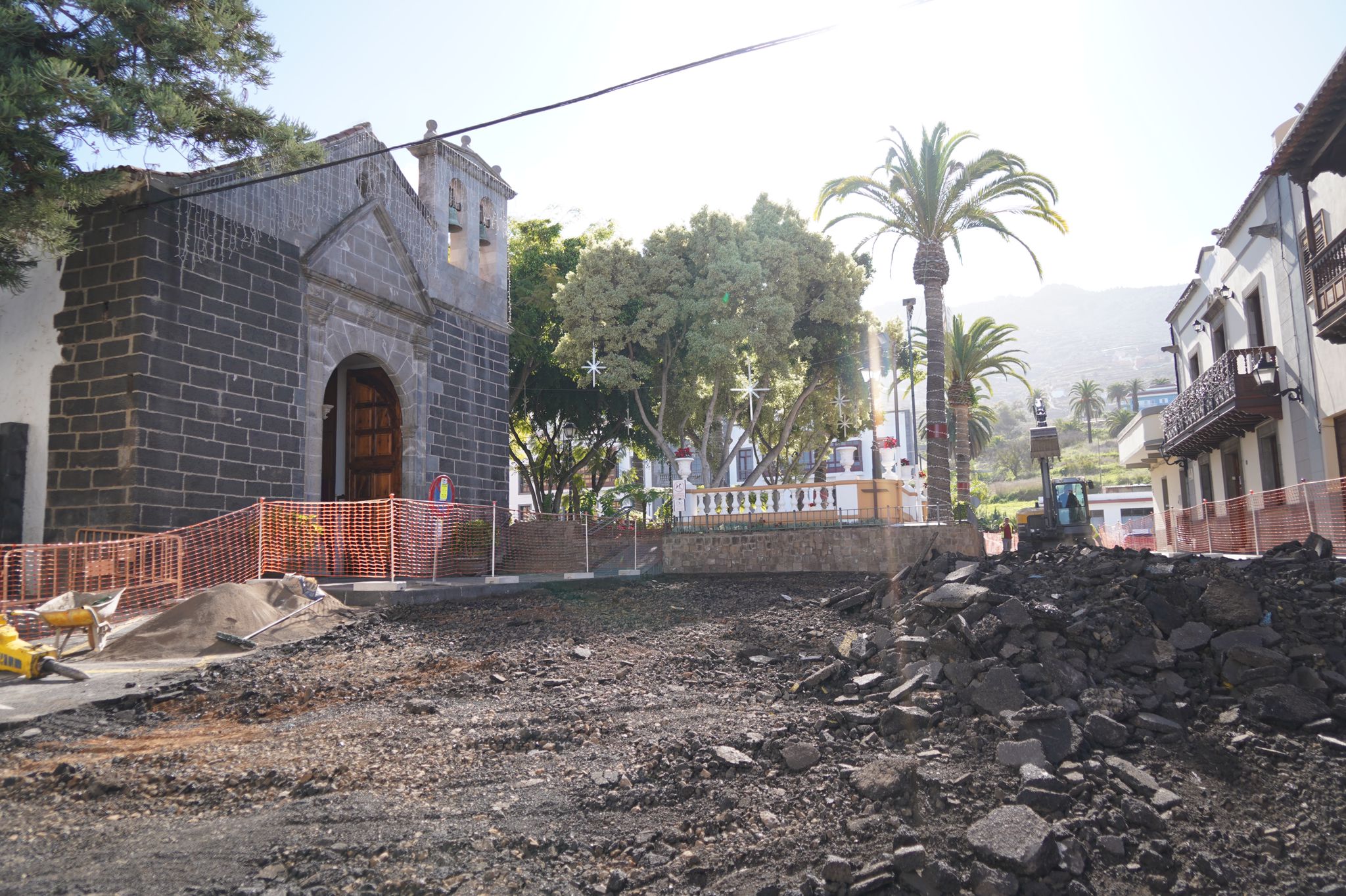 Comienzan las obras para adecuar y realzar el entorno de la iglesia de  Santa Úrsula - Ayuntamiento de Santa Úrsula